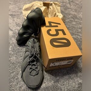 YEEZY 450 (Brand New )
Size: 6

Color: Stone Teal

Article No: ID1632